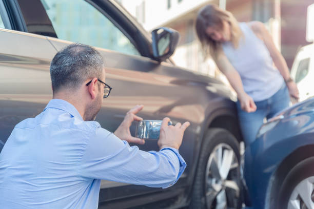 Professional Full Coverage Car Insurance technician working in Riverton, IL